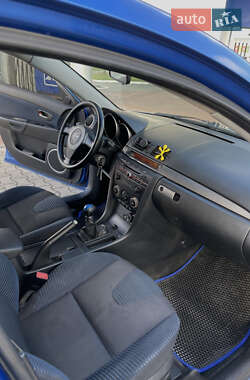 Седан Mazda 3 2004 в 