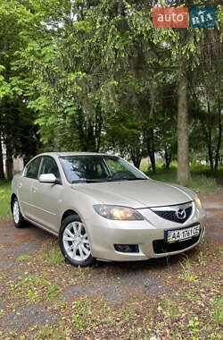 Седан Mazda 3 2006 в Ромнах