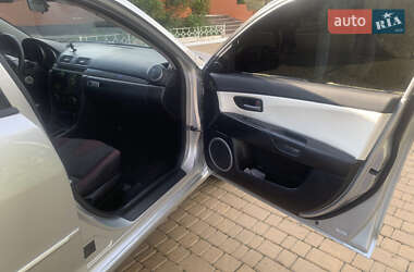 Седан Mazda 3 2004 в 