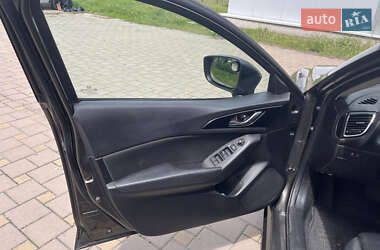 Седан Mazda 3 2016 в 