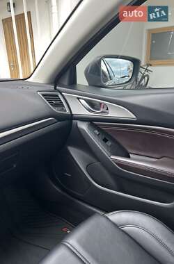 Хэтчбек Mazda 3 2017 в 