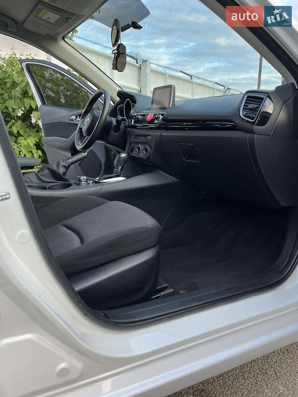Седан Mazda 3 2015 в Василькові