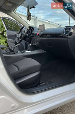 Седан Mazda 3 2015 в 