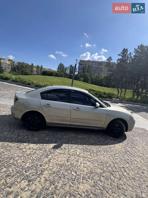 Седан Mazda 3 2006 в Днепре