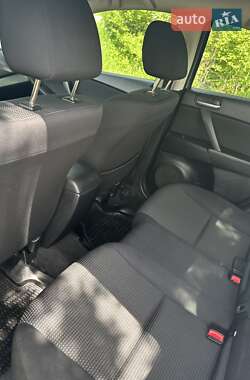 Седан Mazda 3 2011 в 