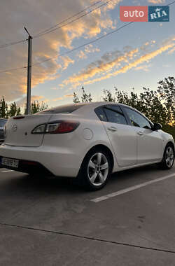 Седан Mazda 3 2009 в Синельниково