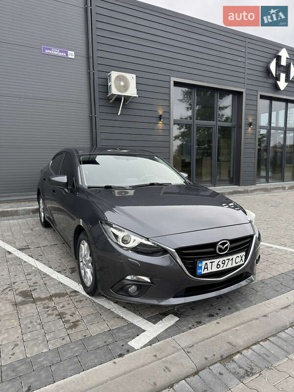 Седан Mazda 3 2016 в Івано-Франківську