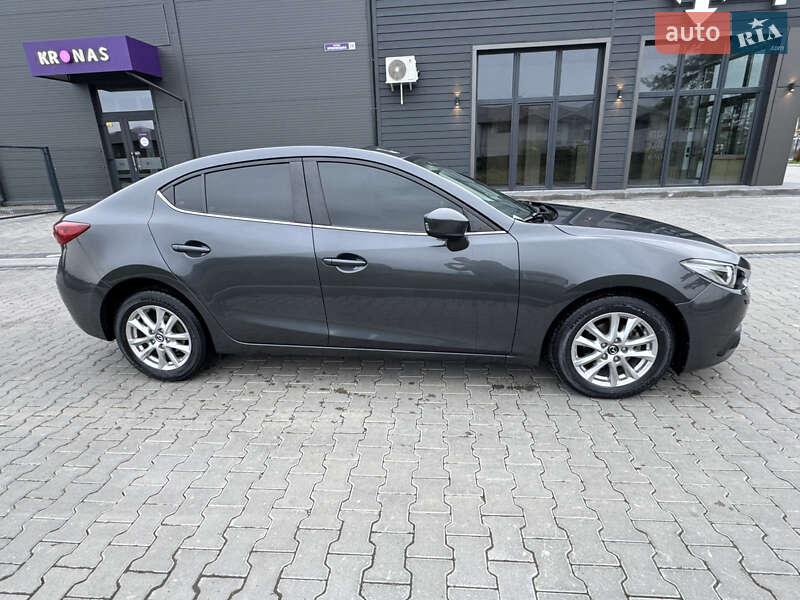 Седан Mazda 3 2016 в Івано-Франківську