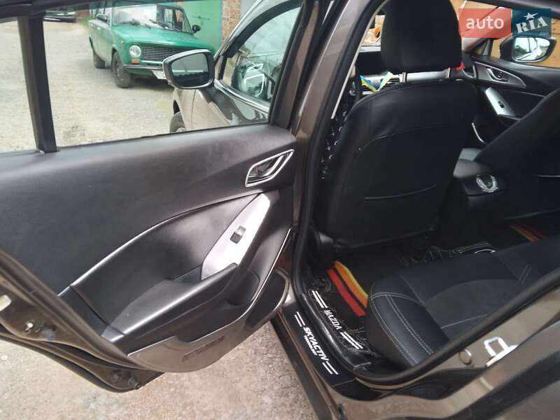 Седан Mazda 3 2016 в Виннице
