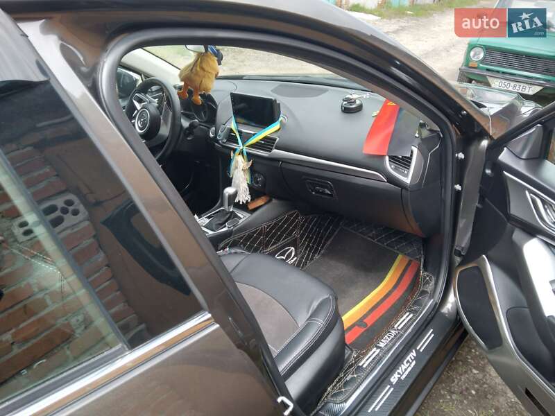 Седан Mazda 3 2016 в Виннице