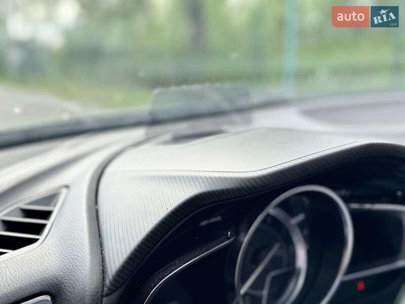 Седан Mazda 3 2014 в Киеве