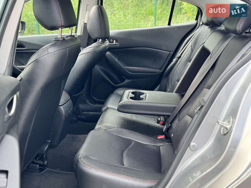 Седан Mazda 3 2014 в Киеве