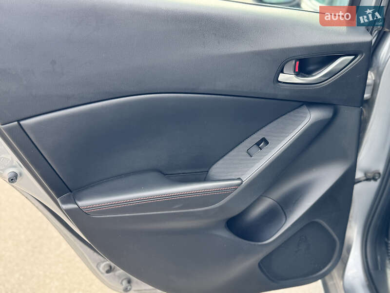 Седан Mazda 3 2014 в Киеве