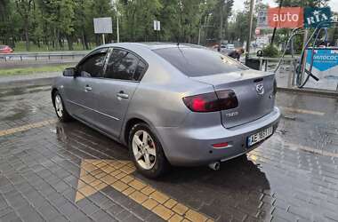 Седан Mazda 3 2004 в 
