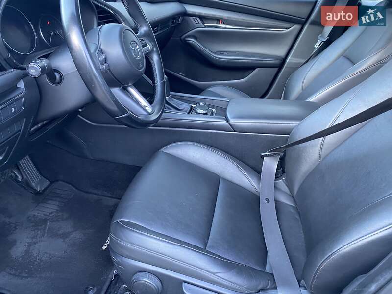 Седан Mazda 3 2019 в Львові
