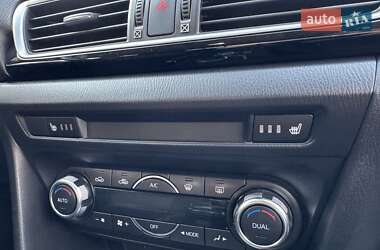 Седан Mazda 3 2015 в 