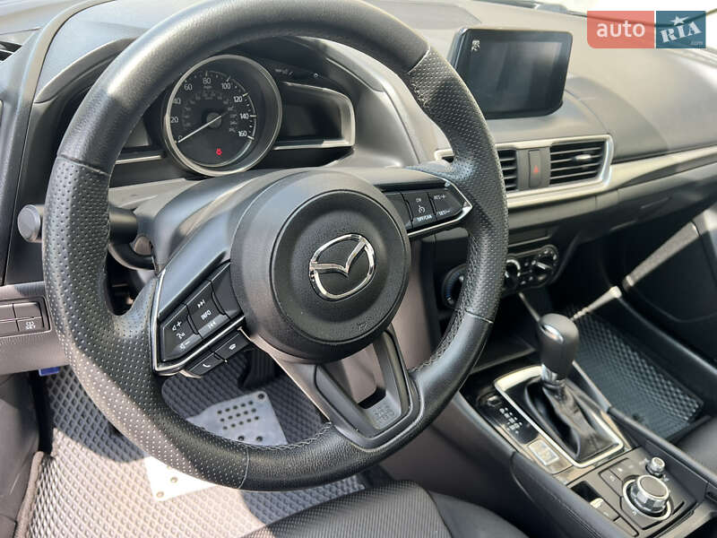 Седан Mazda 3 2018 в Киеве