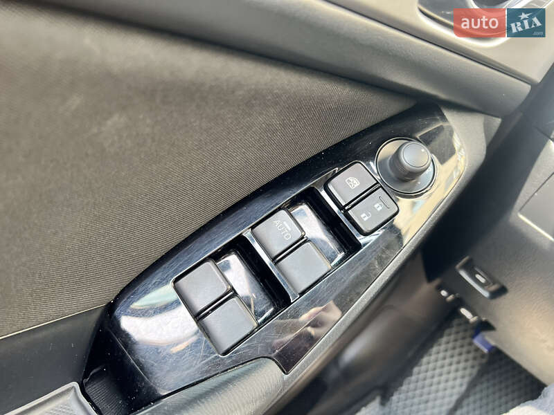 Седан Mazda 3 2018 в Киеве