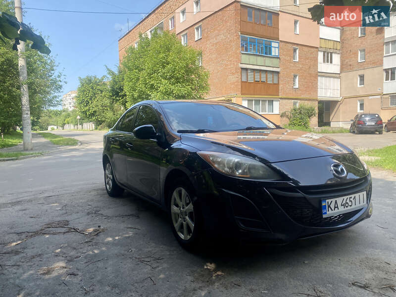 Седан Mazda 3 2010 в Умани