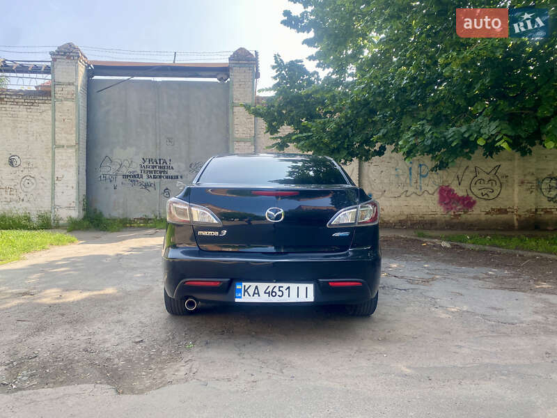 Седан Mazda 3 2010 в Умани