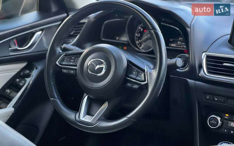 Седан Mazda 3 2017 в Ивано-Франковске