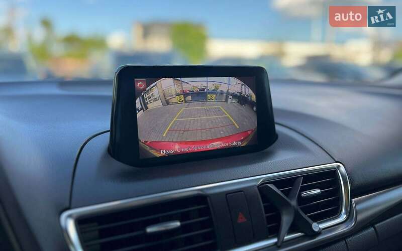 Седан Mazda 3 2017 в Ивано-Франковске