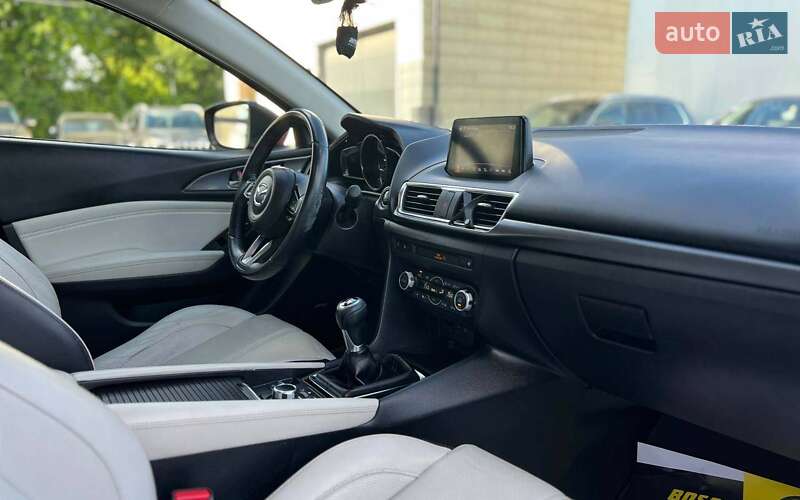 Седан Mazda 3 2017 в Ивано-Франковске