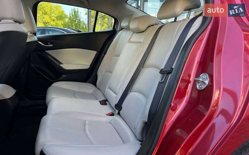 Седан Mazda 3 2017 в Ивано-Франковске