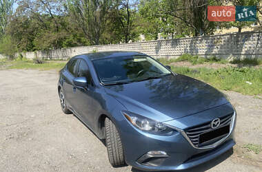 Седан Mazda 3 2016 в Дніпрі