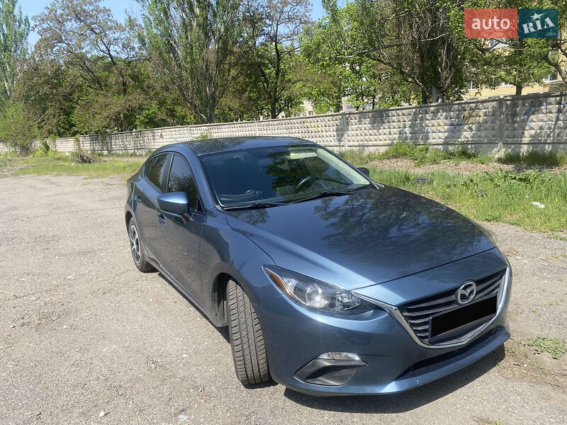 Седан Mazda 3 2016 в Дніпрі