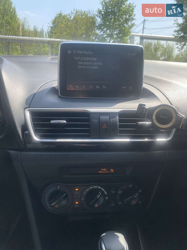 Седан Mazda 3 2016 в Дніпрі