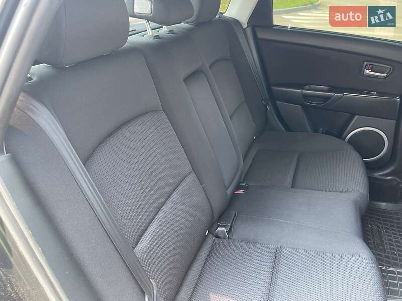 Хэтчбек Mazda 3 2007 в Остроге