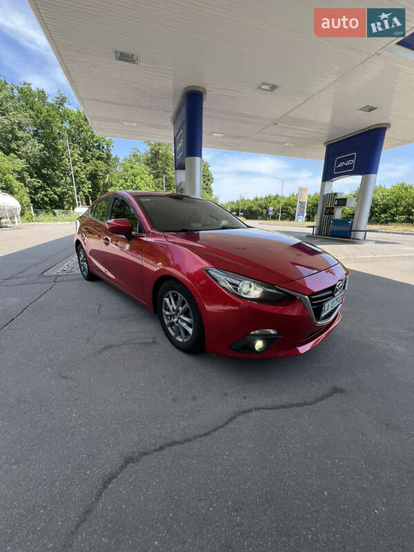 Седан Mazda 3 2015 в Прилуках