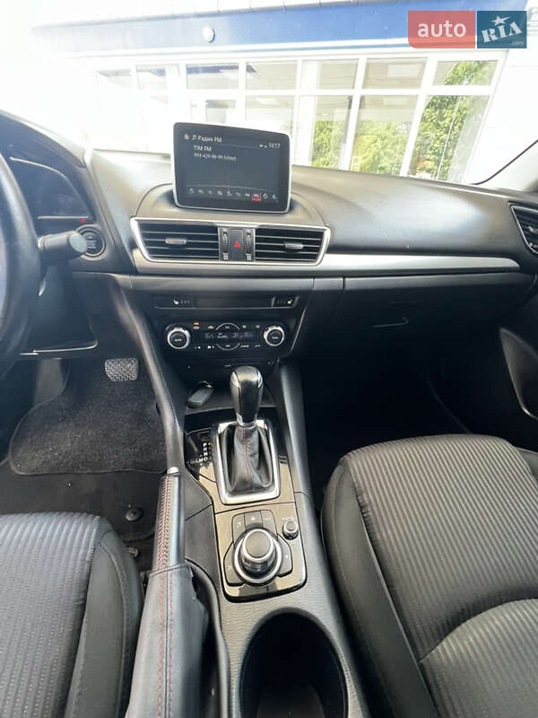 Седан Mazda 3 2015 в Прилуках