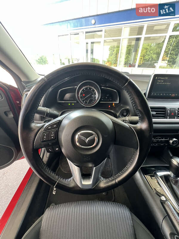 Седан Mazda 3 2015 в Прилуках
