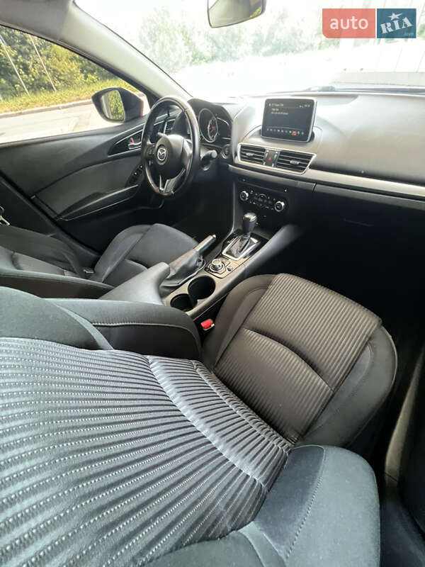 Седан Mazda 3 2015 в Прилуках