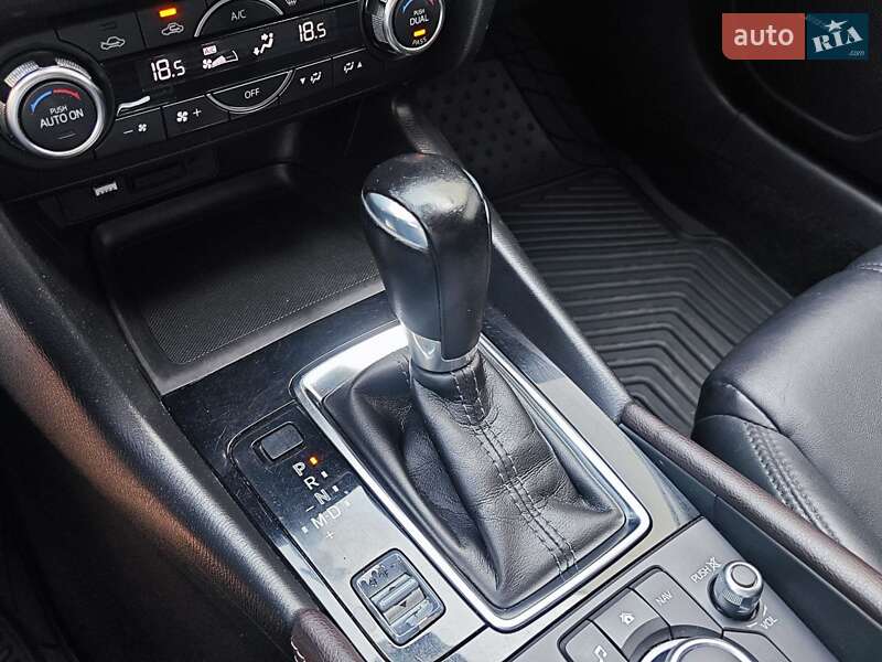 Седан Mazda 3 2017 в Киеве