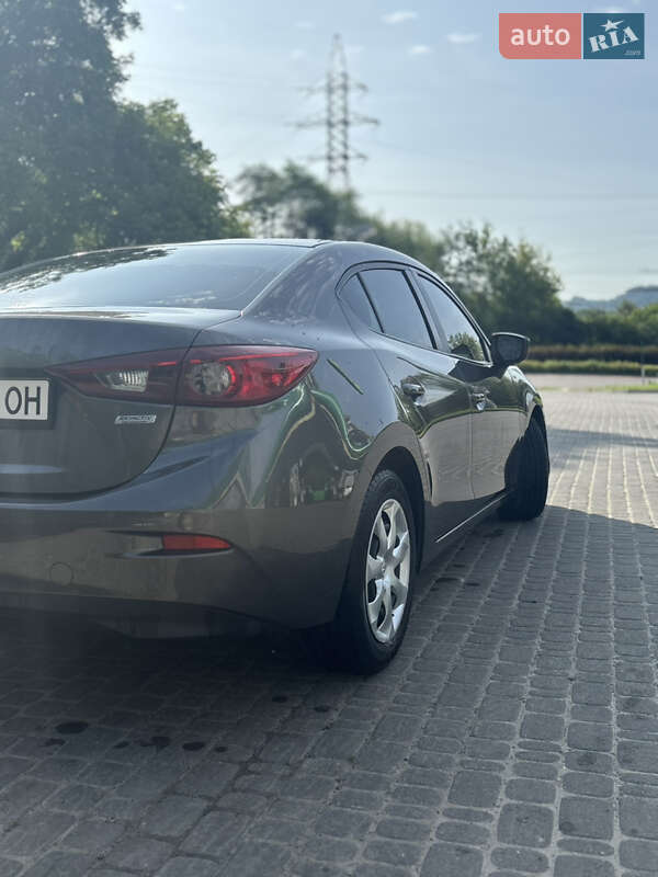 Седан Mazda 3 2017 в Львове