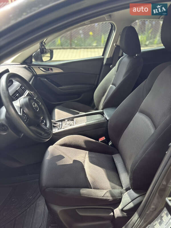 Седан Mazda 3 2017 в Львове