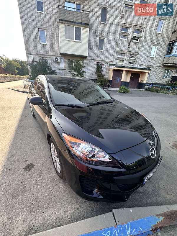 Седан Mazda 3 2013 в Днепре