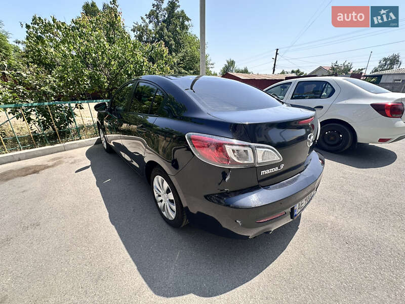 Седан Mazda 3 2013 в Днепре