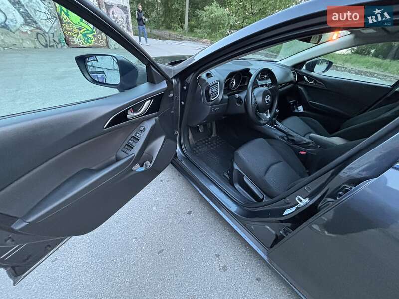 Седан Mazda 3 2015 в Днепре