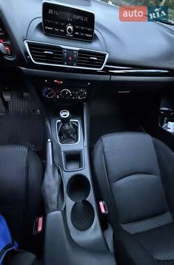 Седан Mazda 3 2015 в 