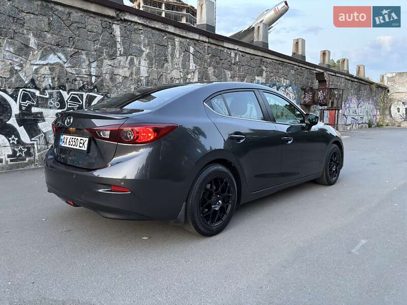 Седан Mazda 3 2015 в Днепре
