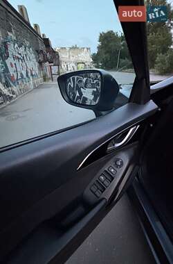 Седан Mazda 3 2015 в 