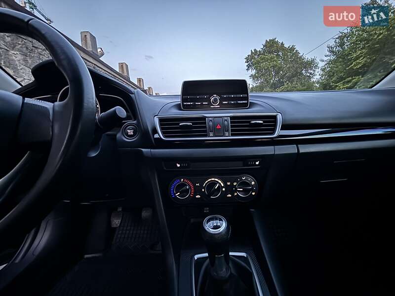 Седан Mazda 3 2015 в Днепре