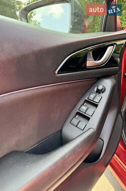 Седан Mazda 3 2016 в 
