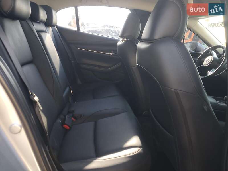 Седан Mazda 3 2019 в Львове