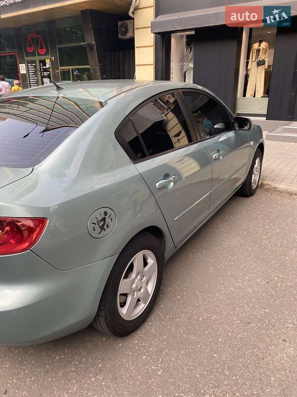 Седан Mazda 3 2004 в Одессе