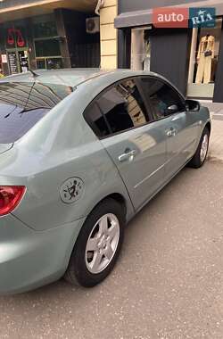 Седан Mazda 3 2004 в 